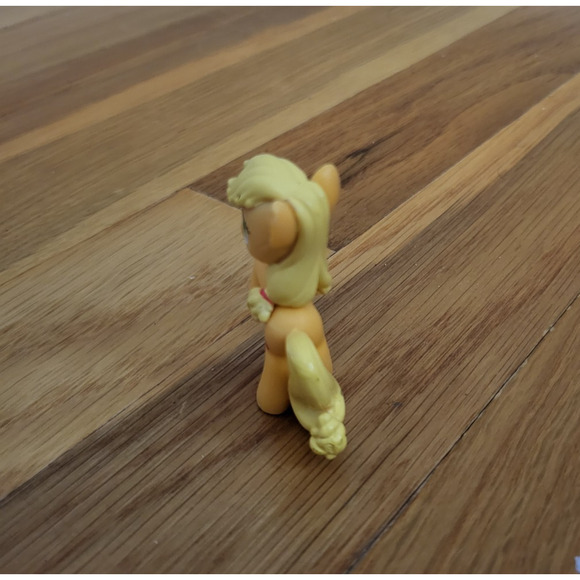 My Little Pony Mini Figure Applejack Orange Earth Pony Hasbro Blind Bag - Picture 2 of 10